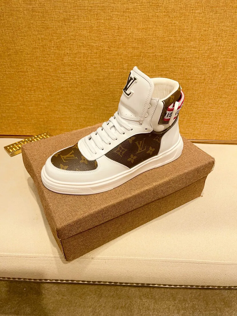 Factory price 440 [LV] Louis Vuitton's latest high-top casual Korean-style men's shoes, new autumn and winter design, perfect workmanship, creating cabinet quality, upper: cowhide material, leather lining; soft and comfortable, rubber outsole ultra-light, wear-resistant, simple, versatile fashion men's shoes, color optional, size 38--44